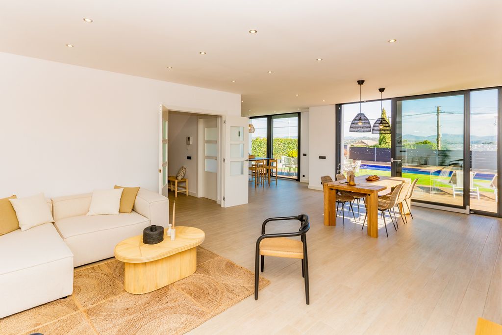 Villa Vora Sitges SH OliversTravels 4