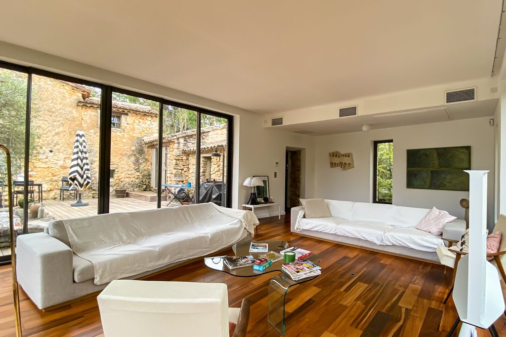 Maison Mur En Pierres CH Olivers Travels 6
