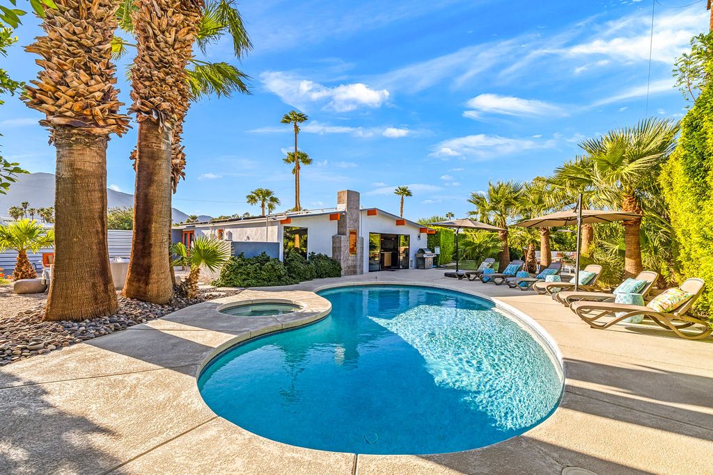 Poolside Palm Palm Springs Olivers Travels 1