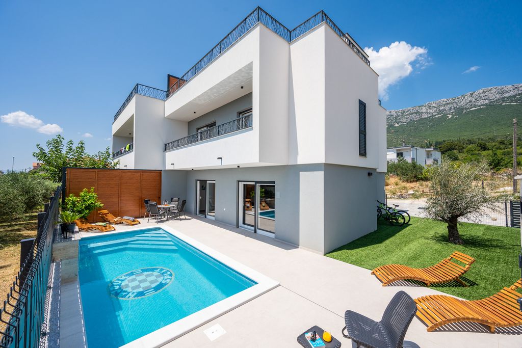 Poolside Paradiso Dalmatia Olivers Travels 1