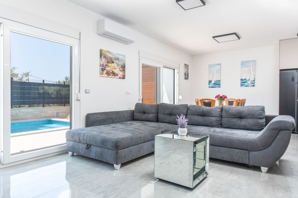 Poolside Paradiso Dalmatia Olivers Travels 3