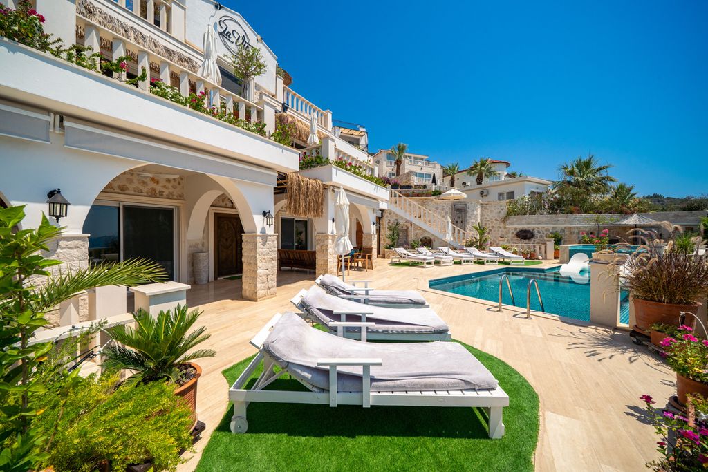 Villa Izneck Kalkan OliversTravels 1