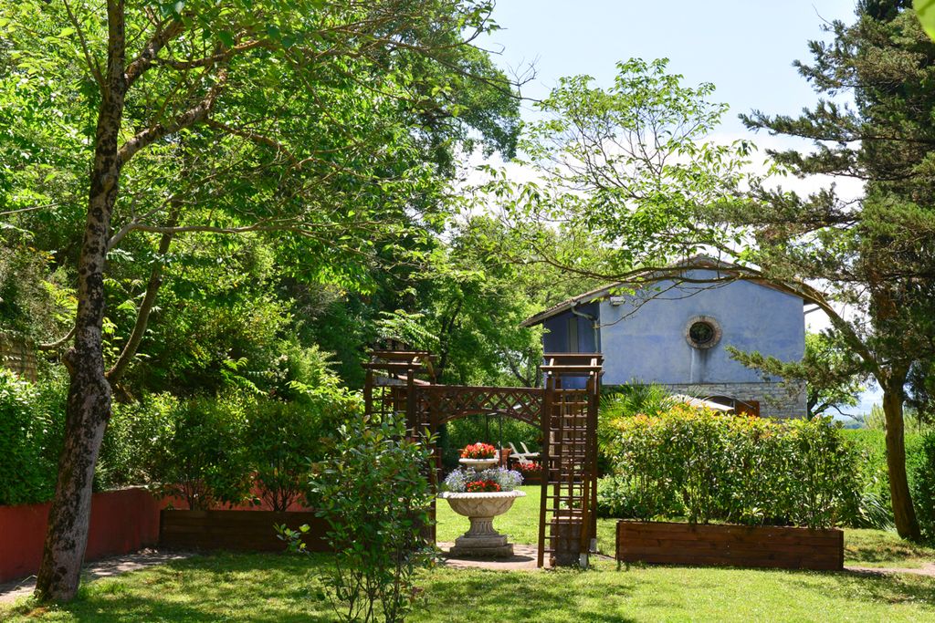 Chiesa Amaro Le Marche Olivers Travel2