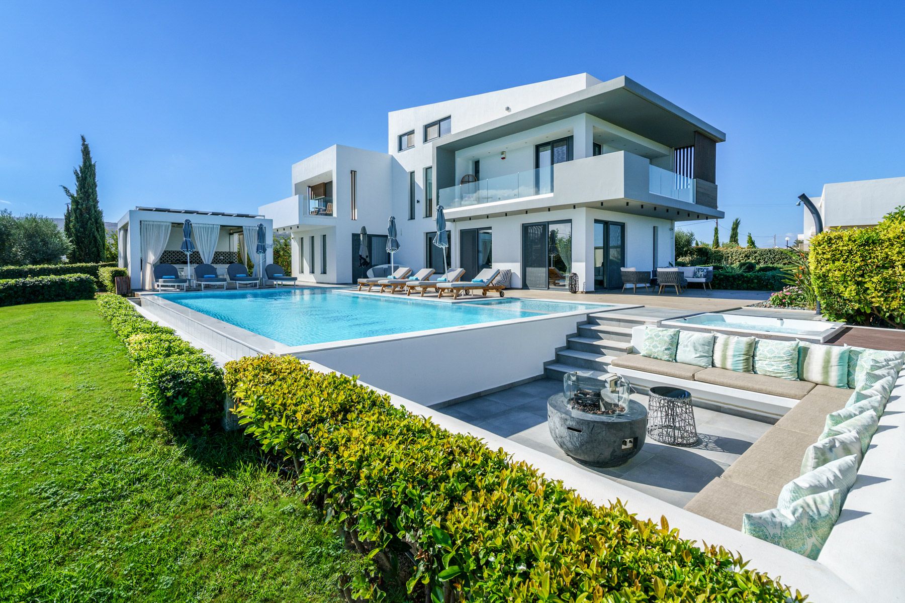 Villa Aktina