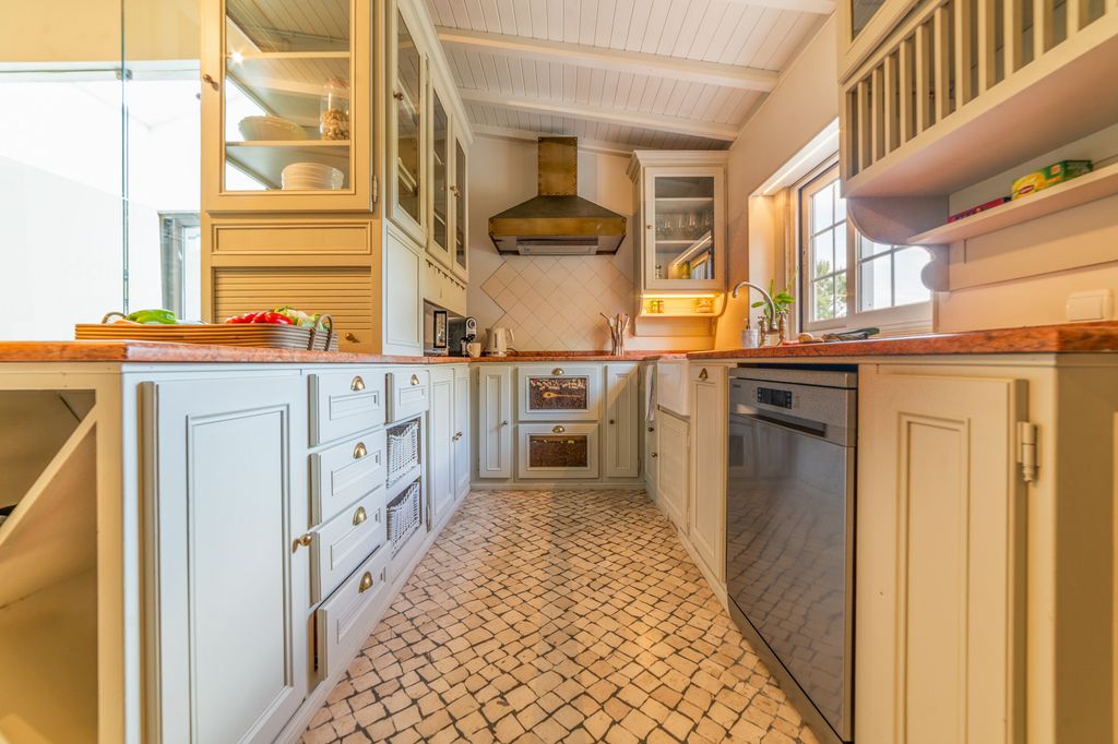 Casa Dos Vinhedos Lisbon Coast Olivers Travels 4