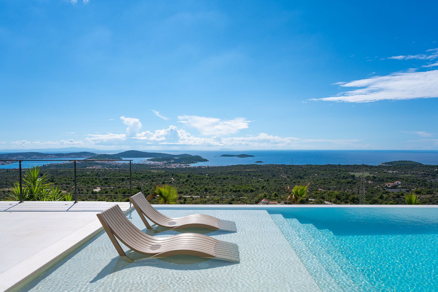 Maris Residence