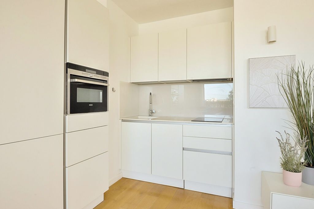 La Vue Eiffel Paris Olivers Travels 6