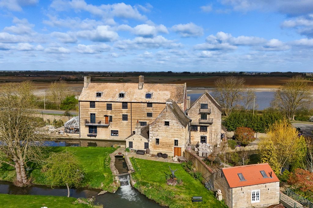 The Dragonfly Estate UK Cambridgeshire OliversTravels 01