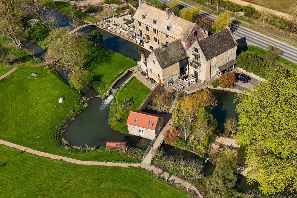 The Dragonfly Estate UK Cambridgeshire OliversTravels 02