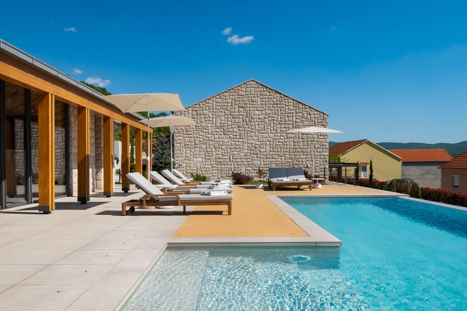 Villa More & Mir