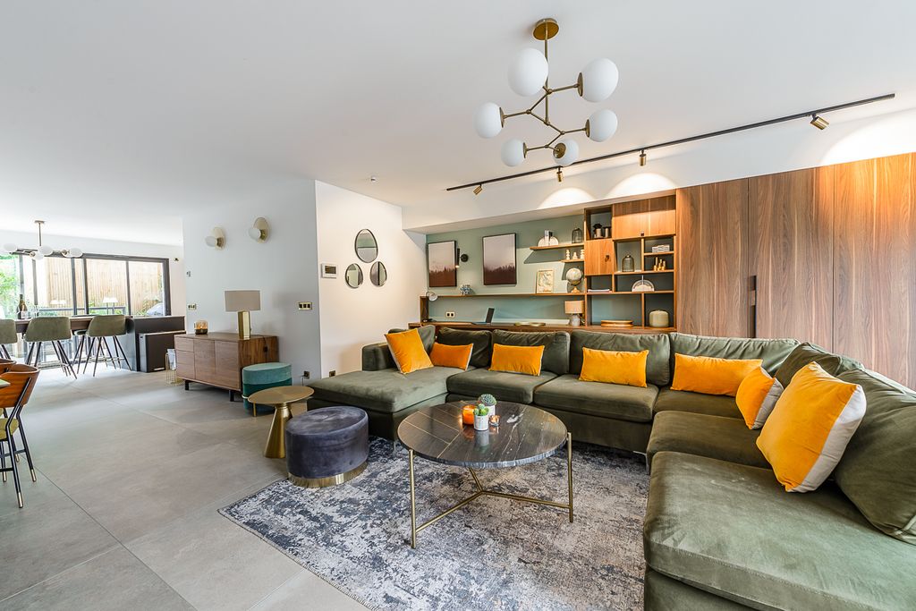 Lac Privilege LM Olivers Travels 2