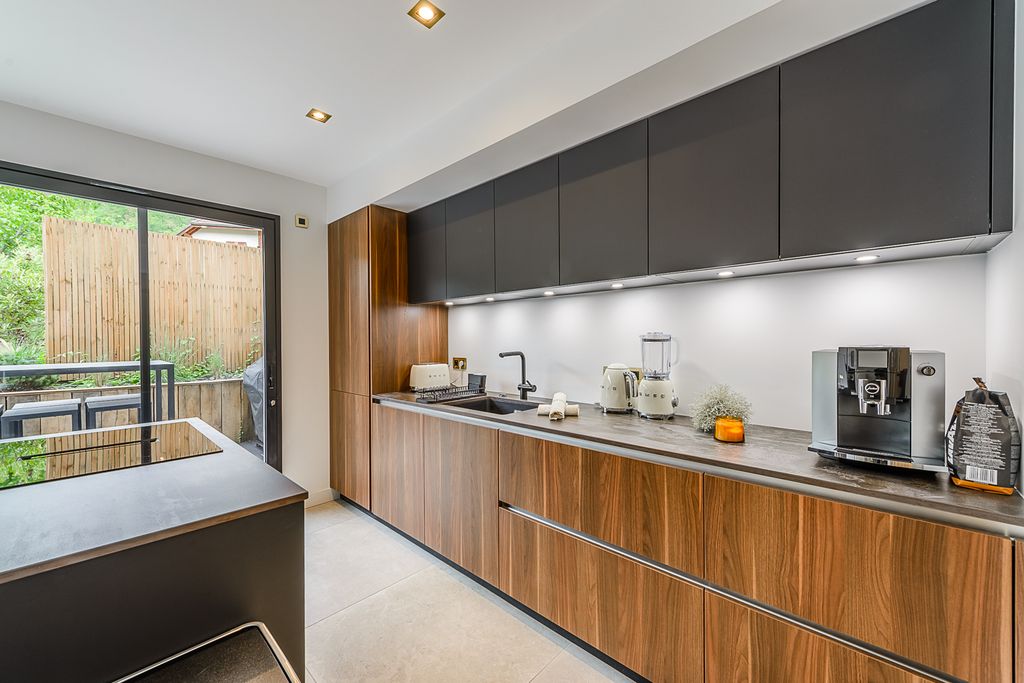 Lac Privilege LM Olivers Travels 5