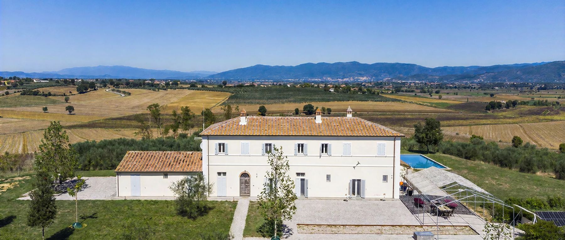 001 villa clanis central italy olivers travels desktop center