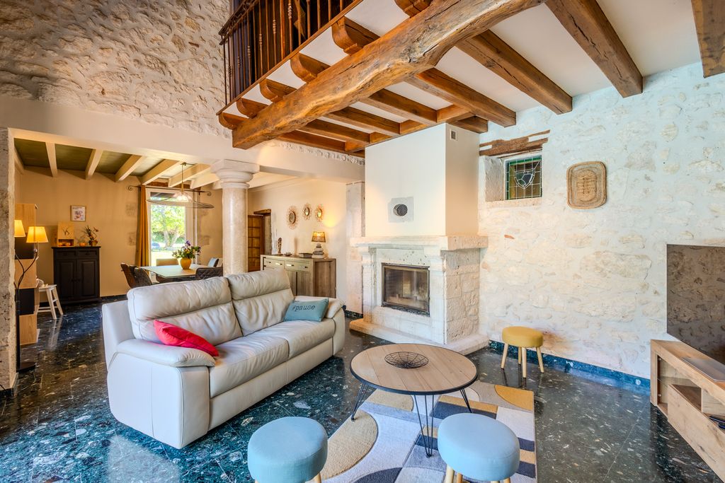 Maison des Combes PF Olivers Travels 3