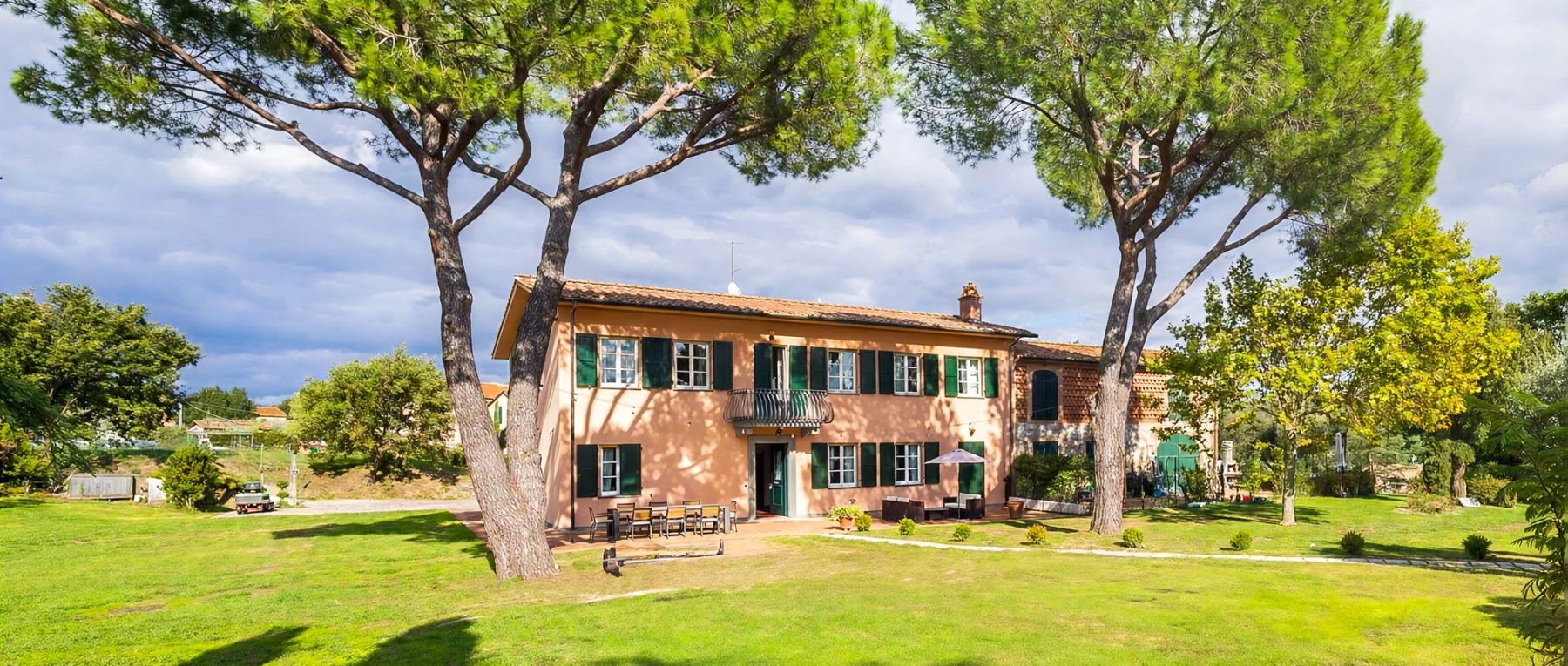 001 villa pineta toscana central italy olivers travels desktop center