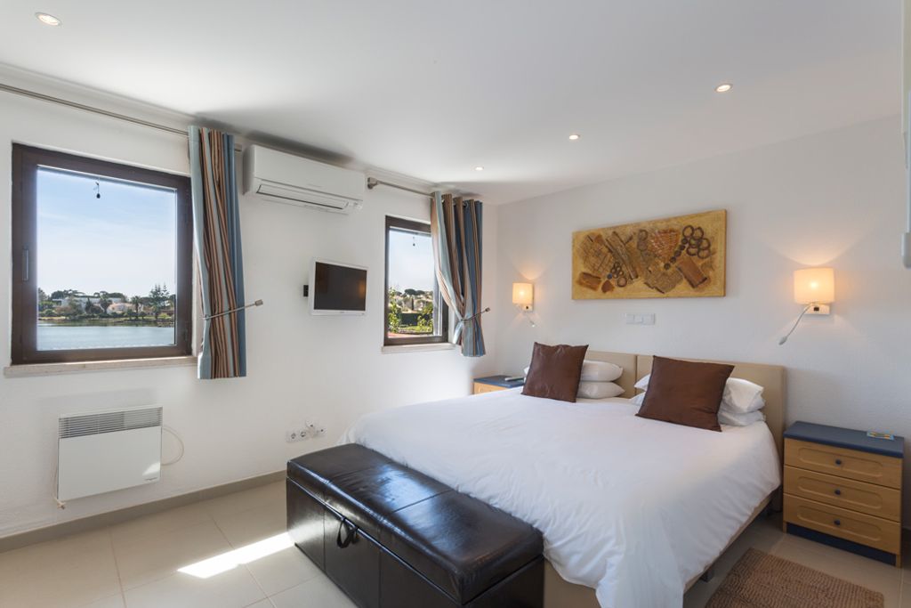 Lakeside Village Villa Estrela Dourada Monte da Quinta Portugal Olivers Travels 4