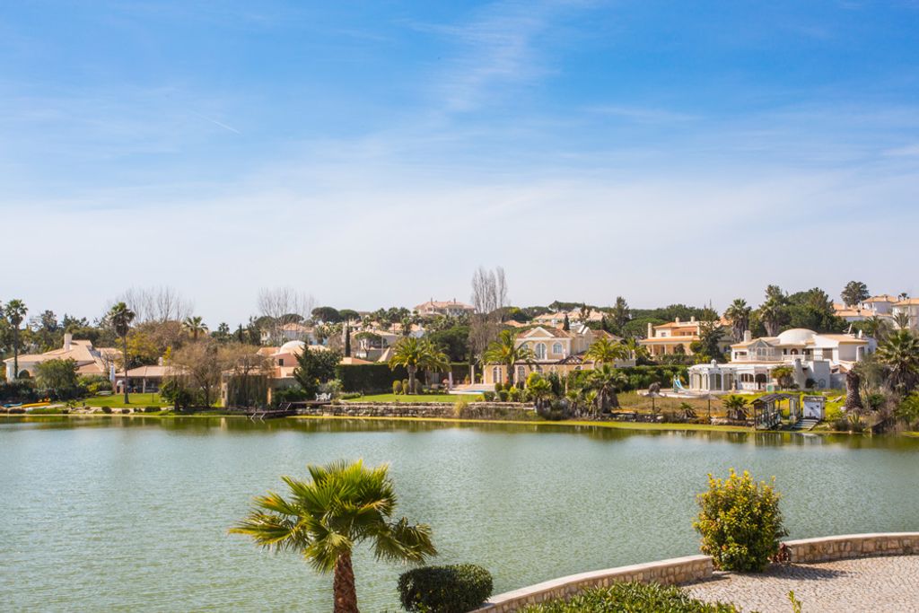 Lakeside Village Villa Estrela Dourada Monte da Quinta Portugal Olivers Travels 5