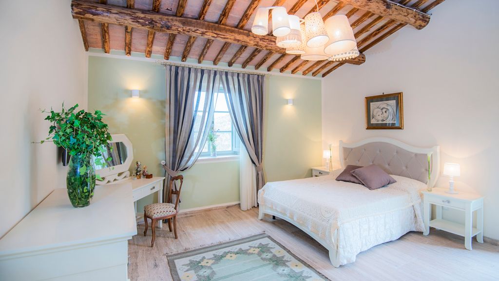 Casale Cocca Montepulciano Tuscany Olivers Travels  3 