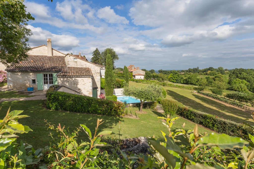 Laurel Rose Aquitaine Olivers Travels1