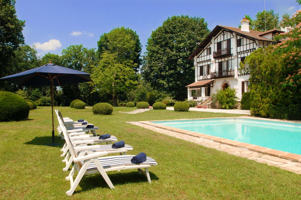 Manior Mer et Lacs Aquitaine Olivers Travel2