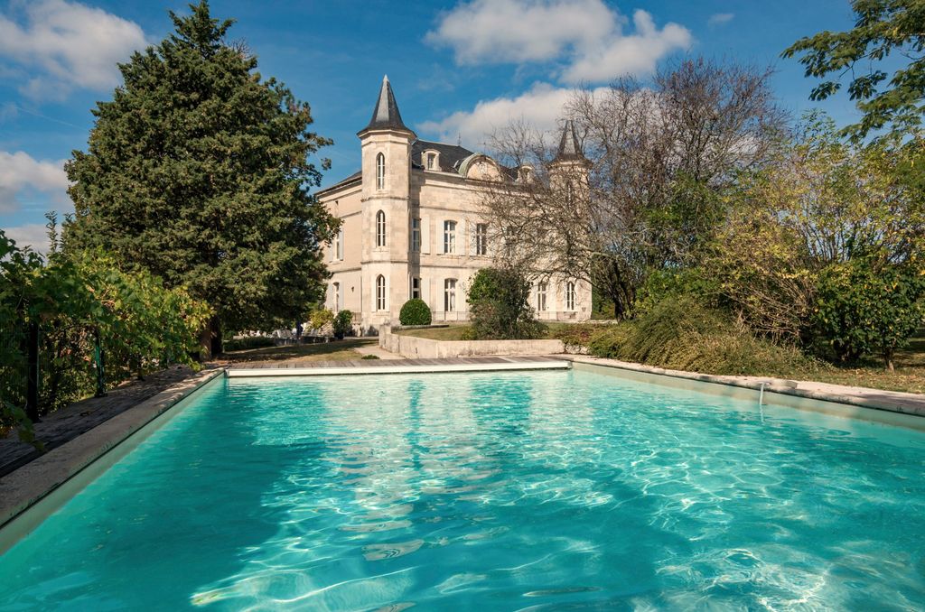 Chateau Elegante Aquitaine Olivers Travels 1