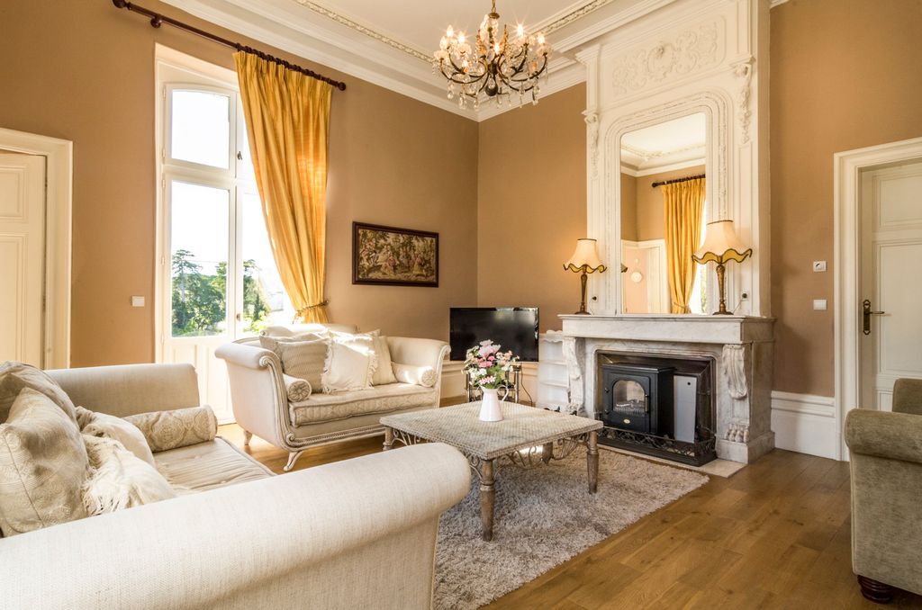 Chateau Elegante Aquitaine Olivers Travels 3