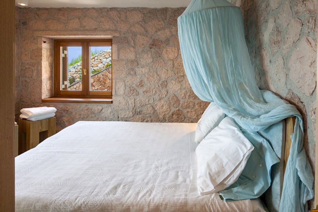 Milos Beach Aphrodite Lefkas Olivers Travels 4