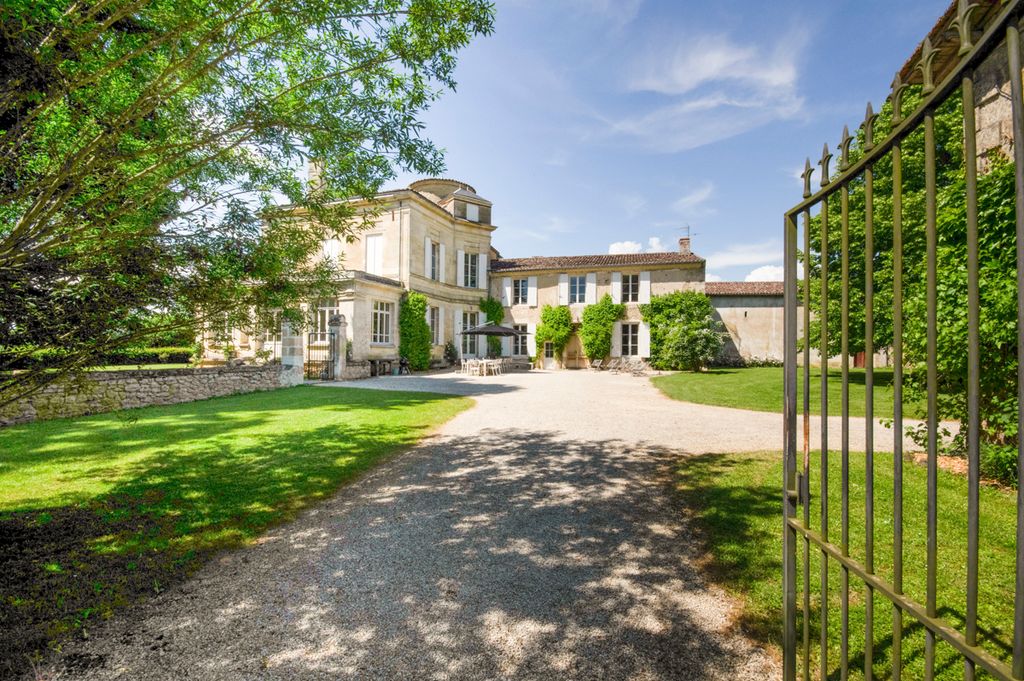 Chateau Levet Aquitaine Olivers Travels1