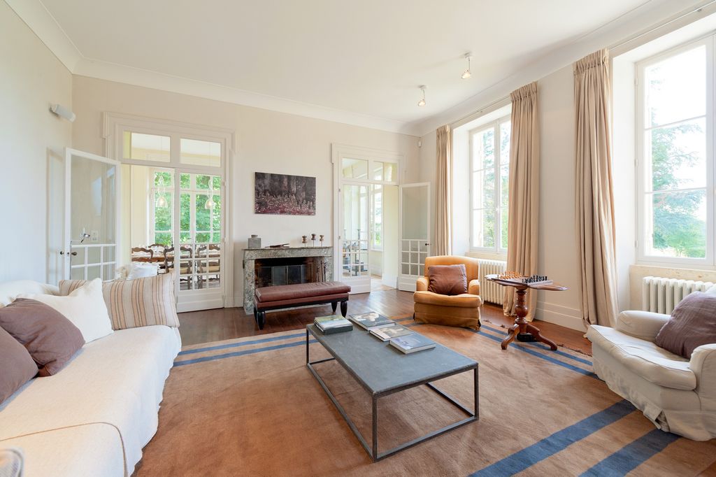 Chateau Levet Aquitaine Olivers Travels 3