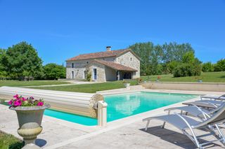 Villa Juno Dordogne France Olivers Travels 1
