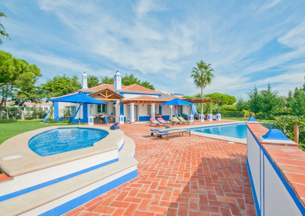 Villa Carla in Torre da Medronheira, Olhos de Agua, Portugal