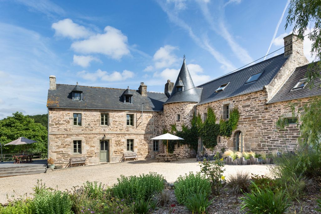 Manoir de Kervegat Brittany Olivers Travels1