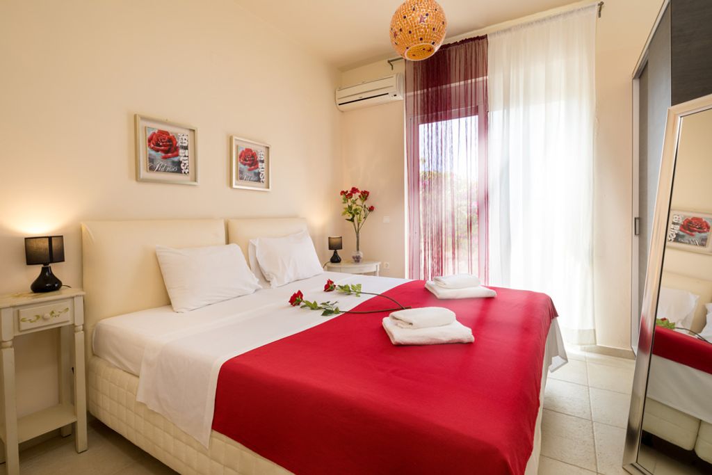 Azure Beach Villa 2 Crete Olivers Travels 4