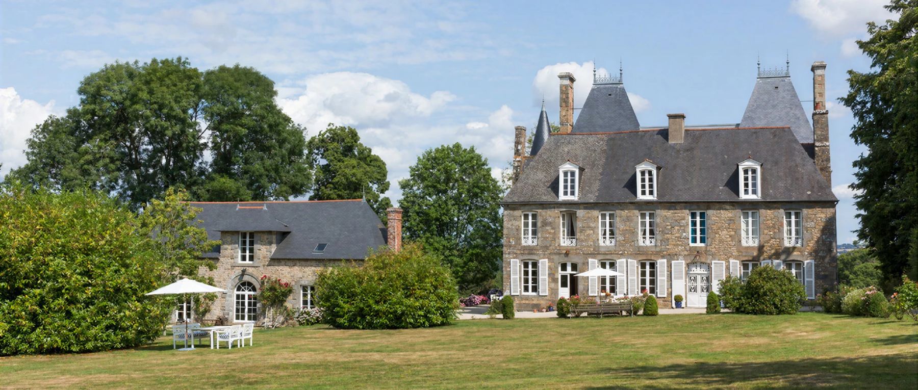 001 chateau du chevalier and annexes brittany the atlantic coast olivers travels desktop center