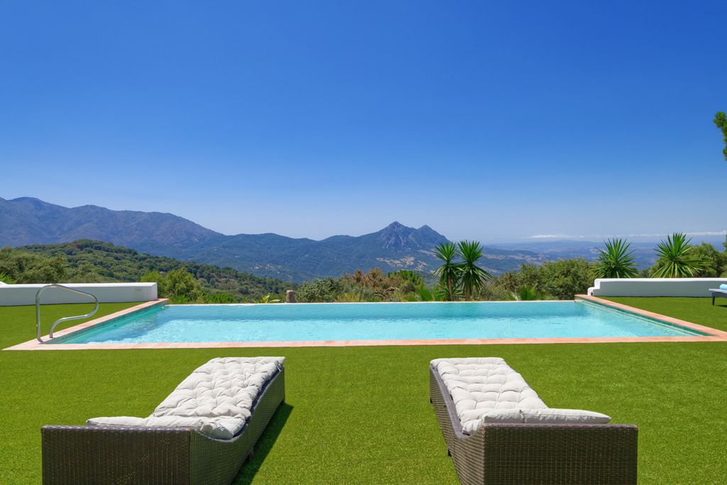 Villa Bougainvillea Andalucia Olivers Traves 1