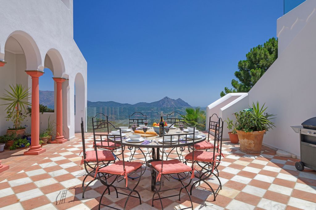 Villa Bougainvillea Andalucia Olivers Traves 3