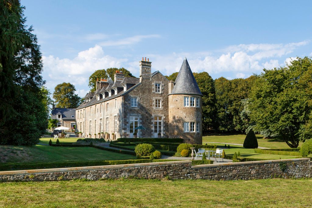 Chateau Quatre Saisons Normandy Olivers Travels1