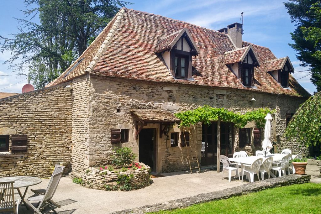 Le Rosseau Cottage Burgundy France Olivers Travels 1