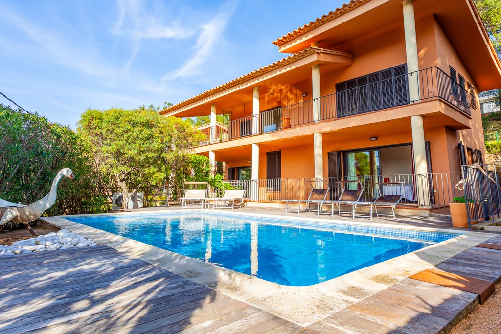 Villa Los Pinos Costa Brava Spain OliversTravells 1