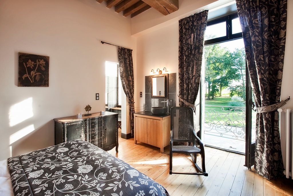 Chateau de la Marquise Thesut Burgundy Olivers Travels4