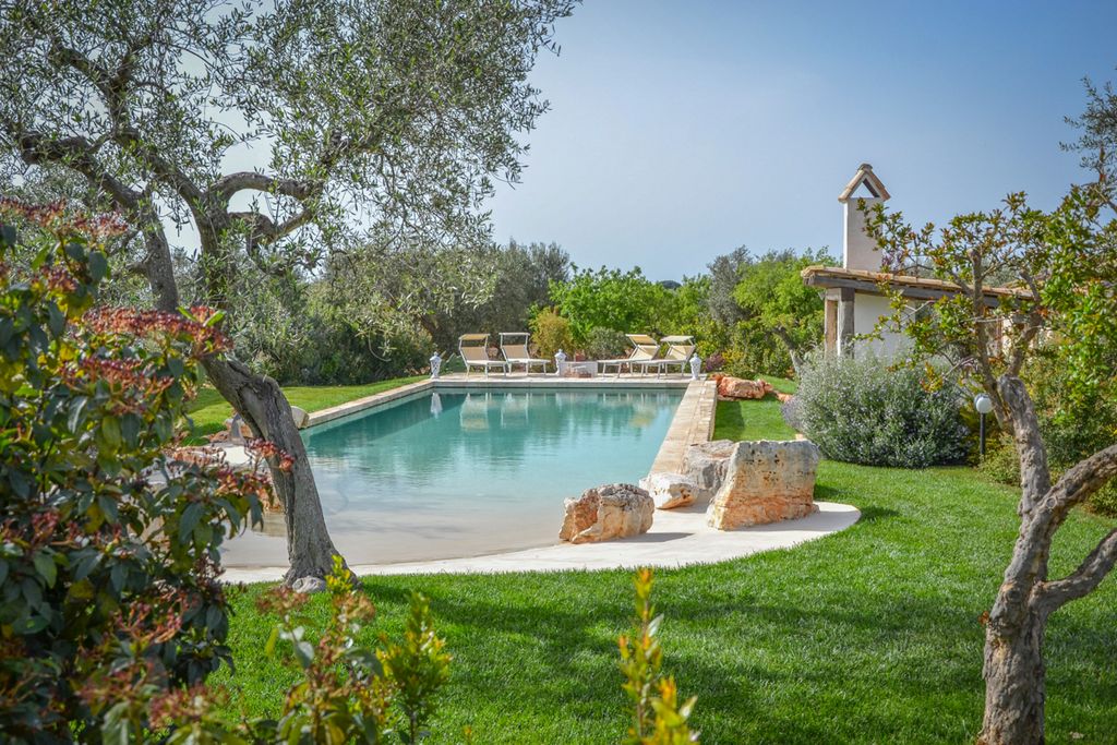 Trulli Peppe Puglia Olivers Travel 2