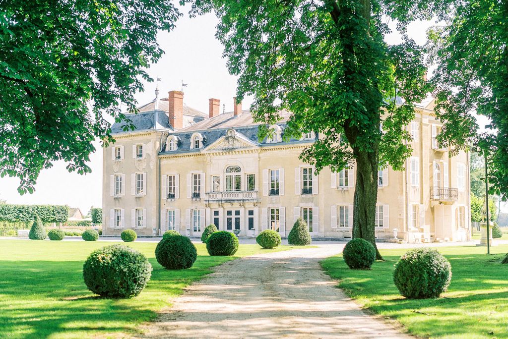 Chateau Aleny Burgundy Olivers Travels1