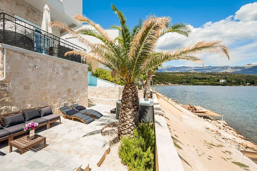 Villa Plaza Dalmatia Olivers Travels2