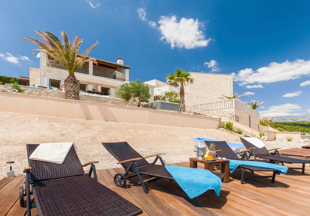 Villa Kamen Dalmatia Olivers Travels2