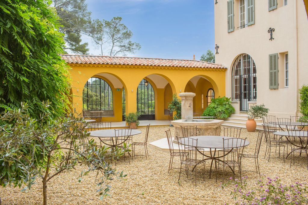 Villa Amalie French Rivera Cote d Azur Olivers Travels 3