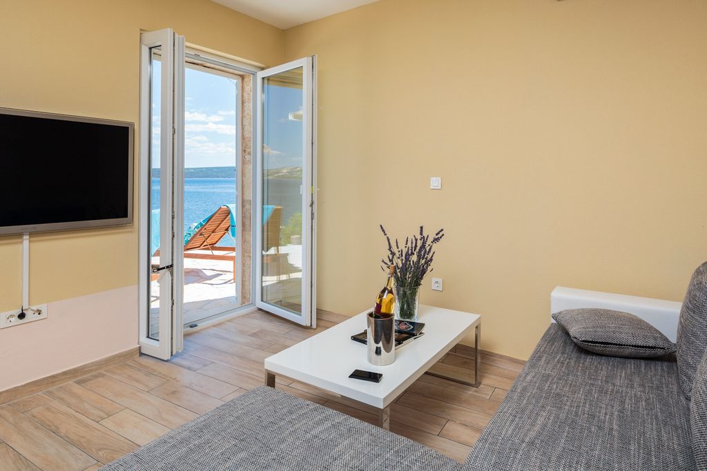 Mikula Apartment Dalmatia Olivers Travels5