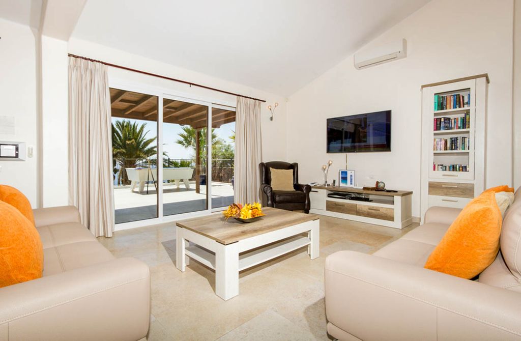 Casa Anahi Lanzarote Spain Olivers Travels 3