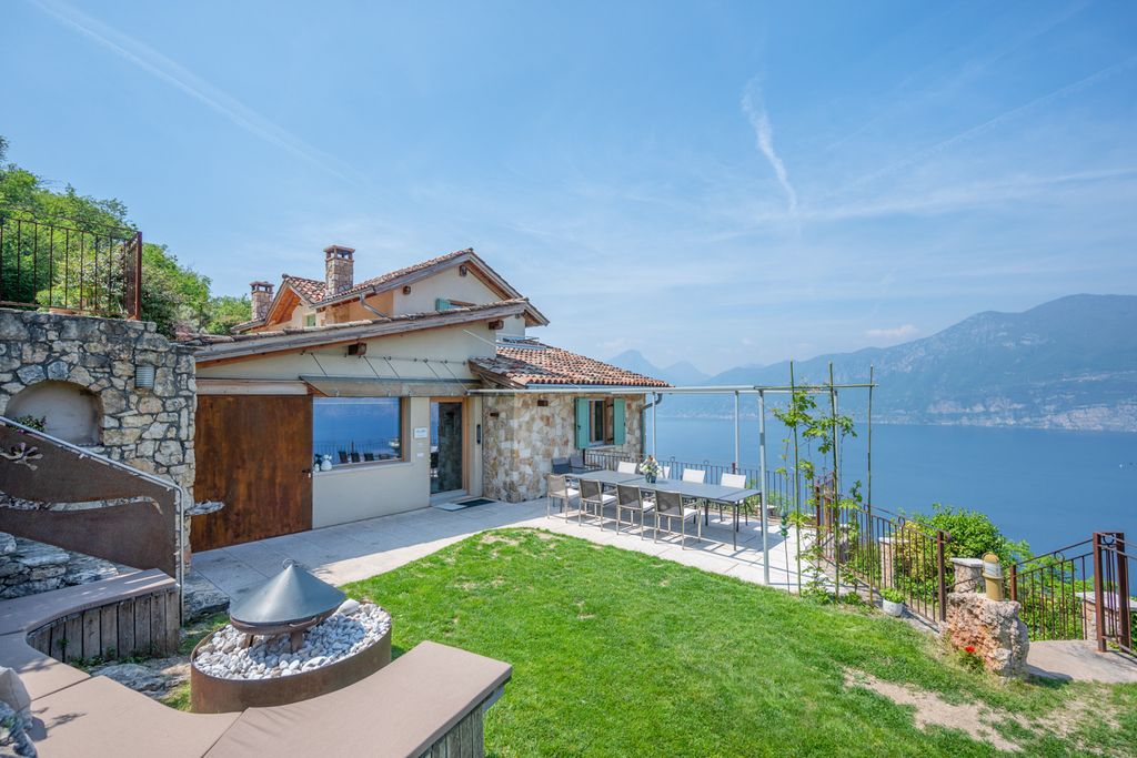 Villa Regina LakeGarda Italy OliversTravels 1