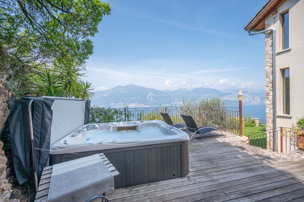 Villa Regina LakeGarda Italy OliversTravels 3