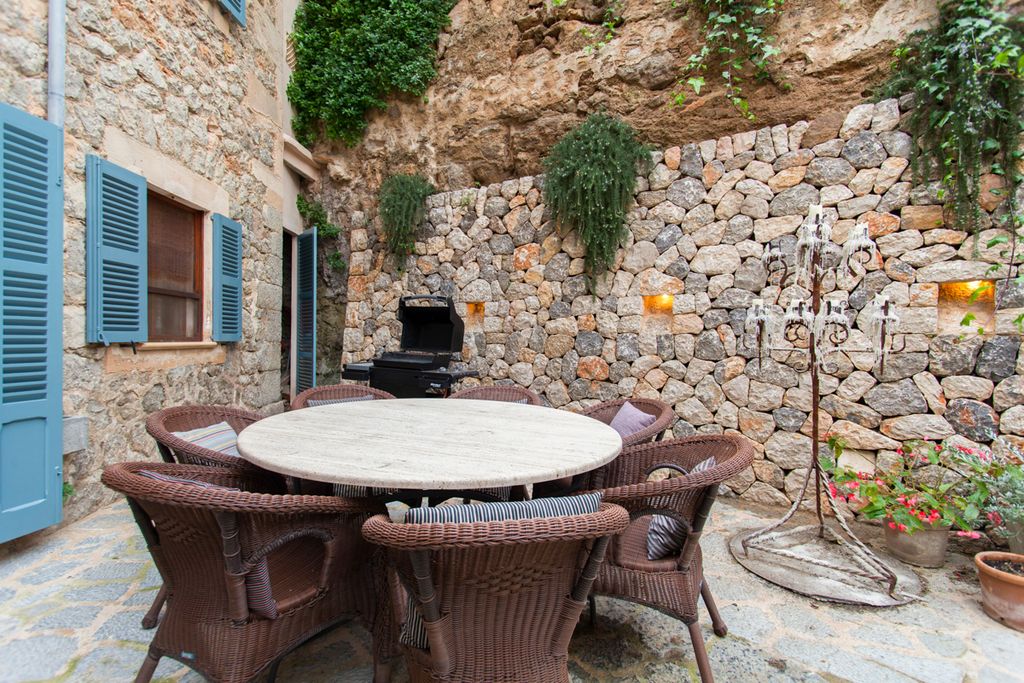 Casa Escola Mallorca Olivers Travels 2
